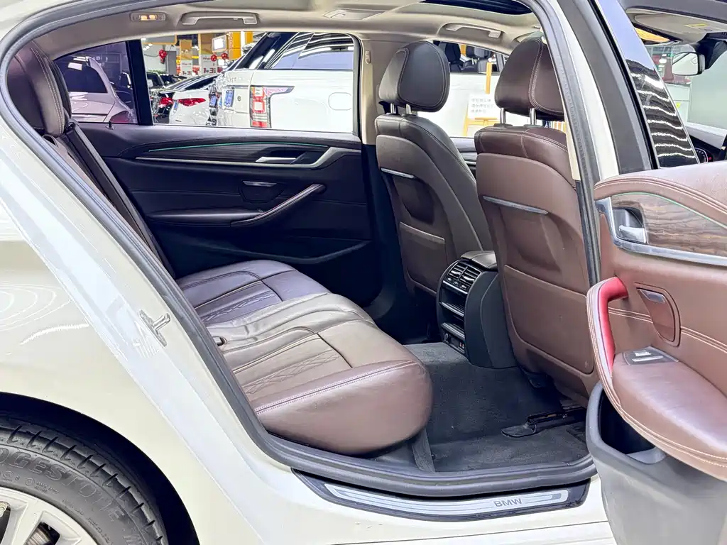 BMW 5 Series New Energy — миниатюра 14