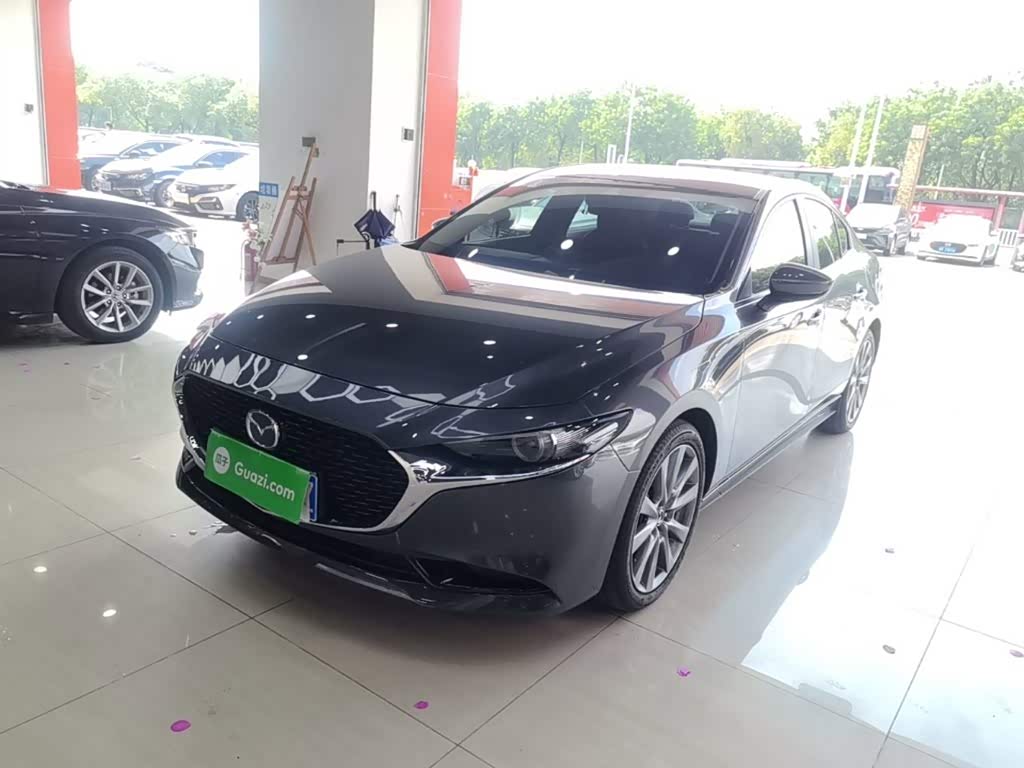 Mazda Mazda3 Axela 2.0 л 2024 г. Серебристо-серый, пробег 7500 км