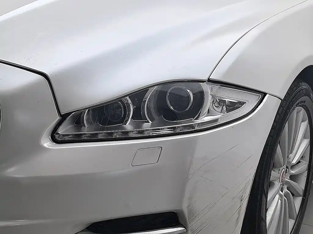 Jaguar XJ — миниатюра 7