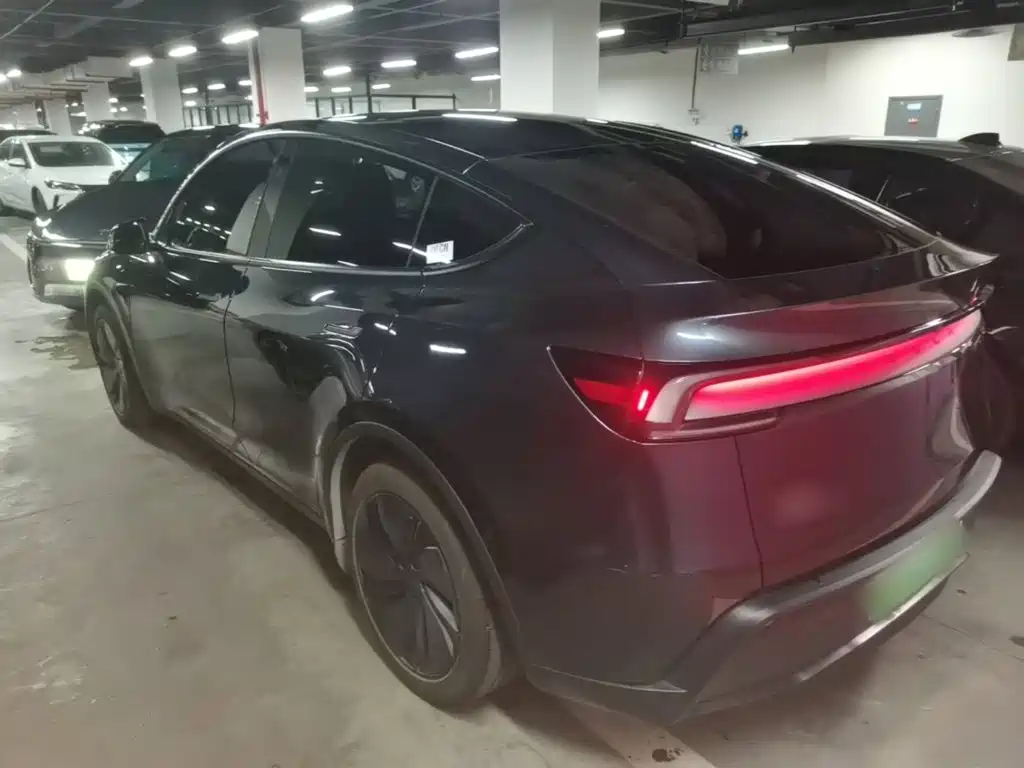 Tesla Model Y — миниатюра 5