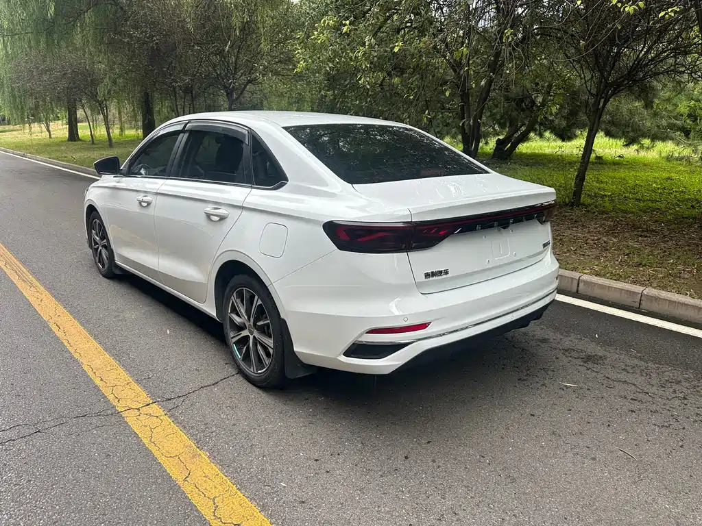 Geely Emgrand — миниатюра 12