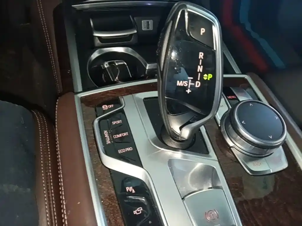 BMW 7 Series — миниатюра 14