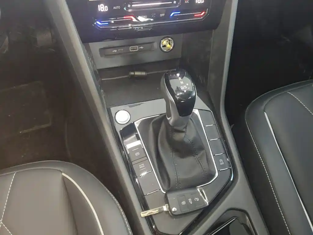 Volkswagen Tiguan L — миниатюра 14