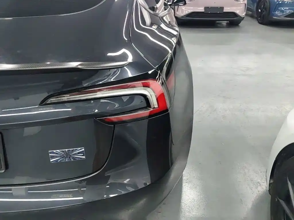Tesla Model 3 — миниатюра 8