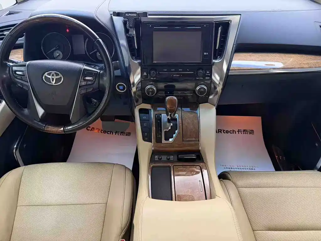 Toyota Alphard — миниатюра 7