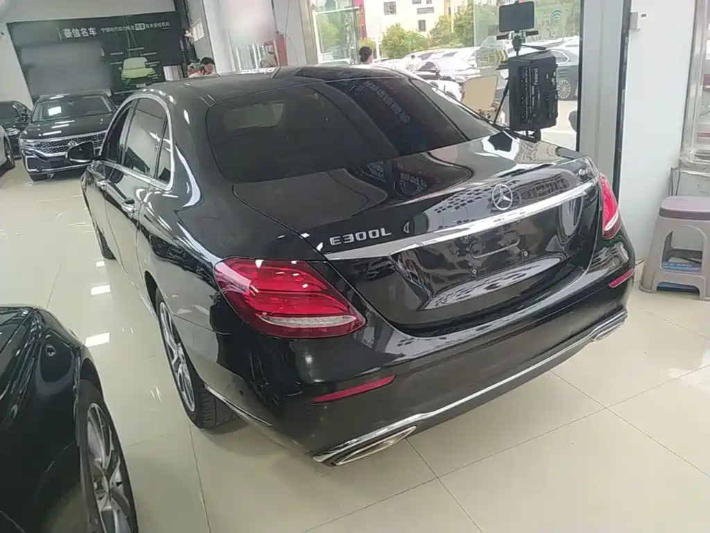 Mercedes-Benz E-Class — миниатюра 5
