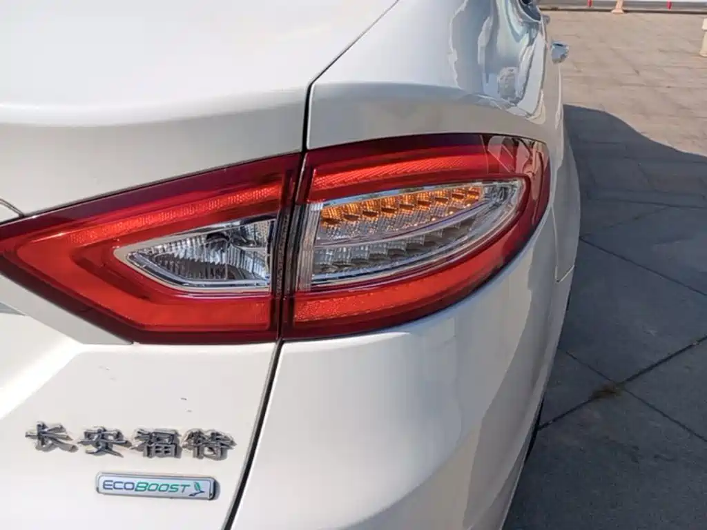 Ford Mondeo — миниатюра 8