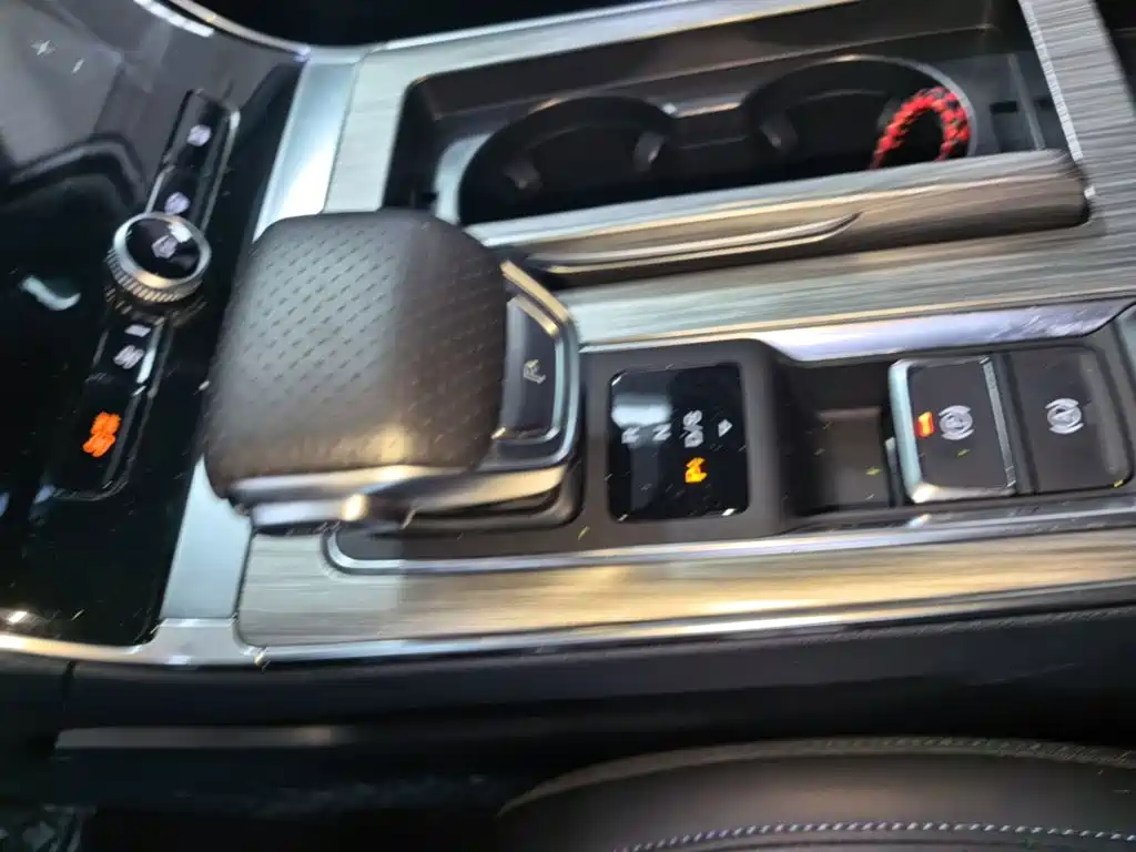 Roewe RX5 — миниатюра 14