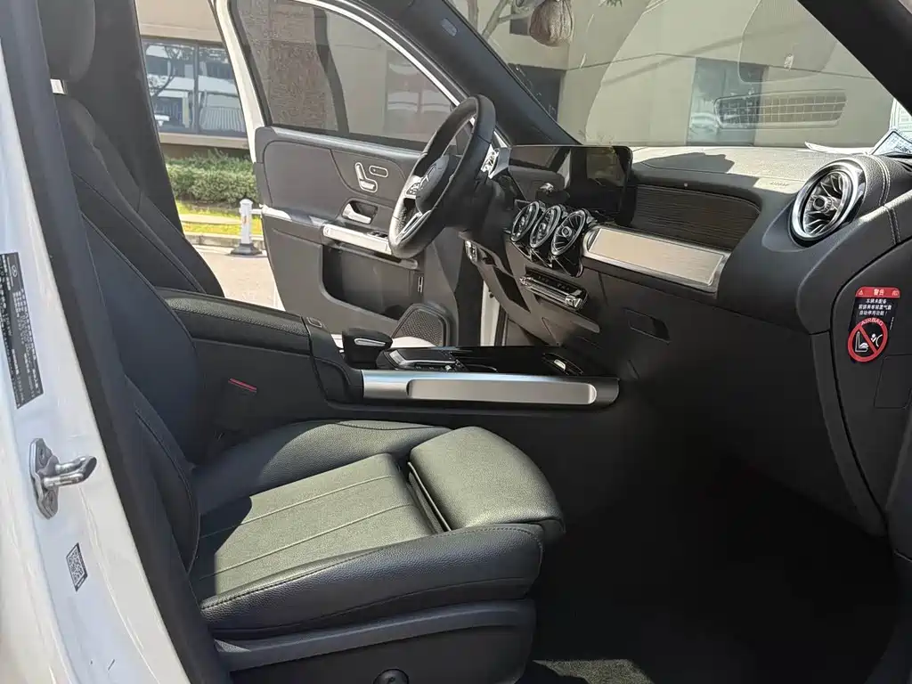 Mercedes-Benz GLB — миниатюра 8