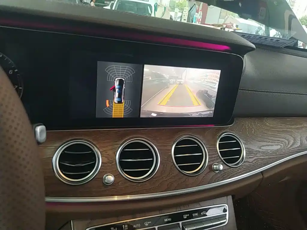 Mercedes-Benz E-Class — миниатюра 13