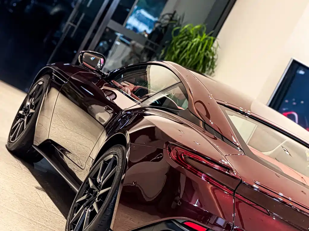Aston Martin DB11 2019 4.0T V8 Coupe