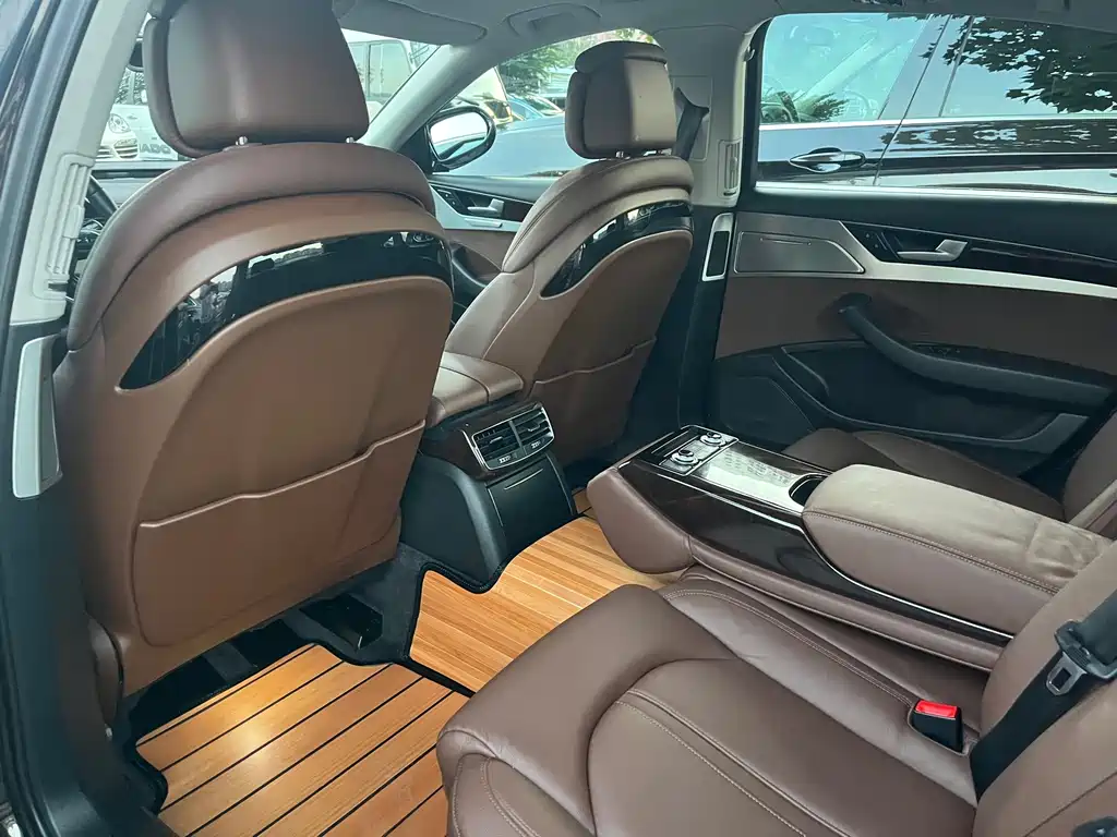 Audi A8 — миниатюра 30
