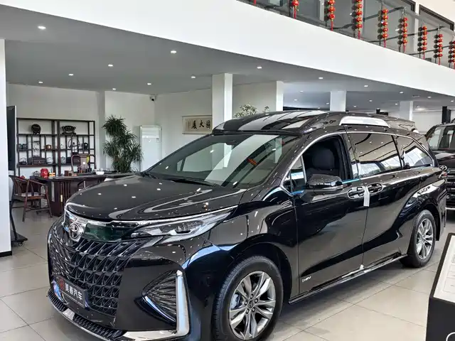 TOYOTA SIENNA 2025