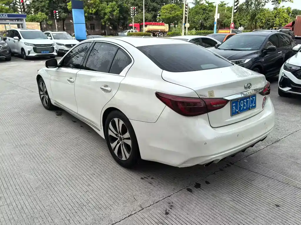 Infiniti Q50L - фото 3