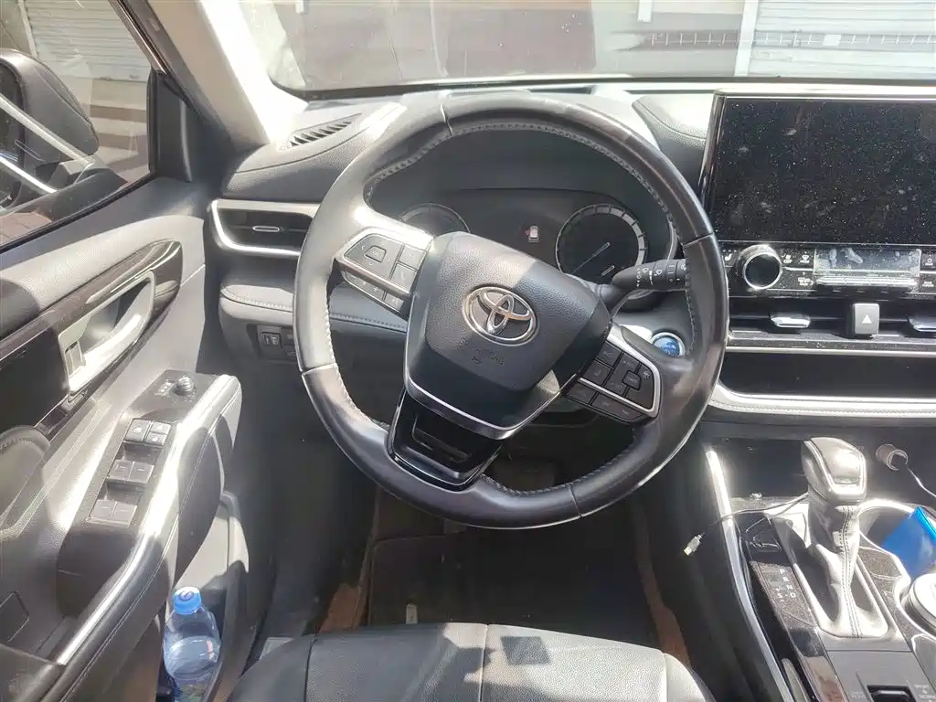 Toyota Highlander 2022 2.5L Luxury 7 мест