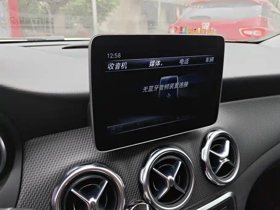 Mercedes-Benz GLA — миниатюра 12