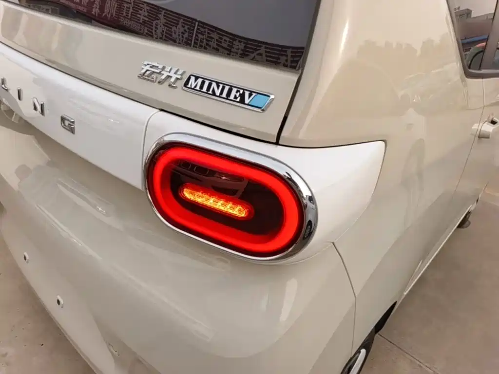 Wuling MINIEV — миниатюра 8