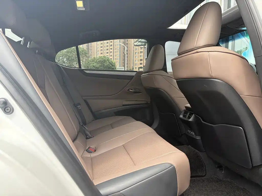 Lexus ES — миниатюра 20
