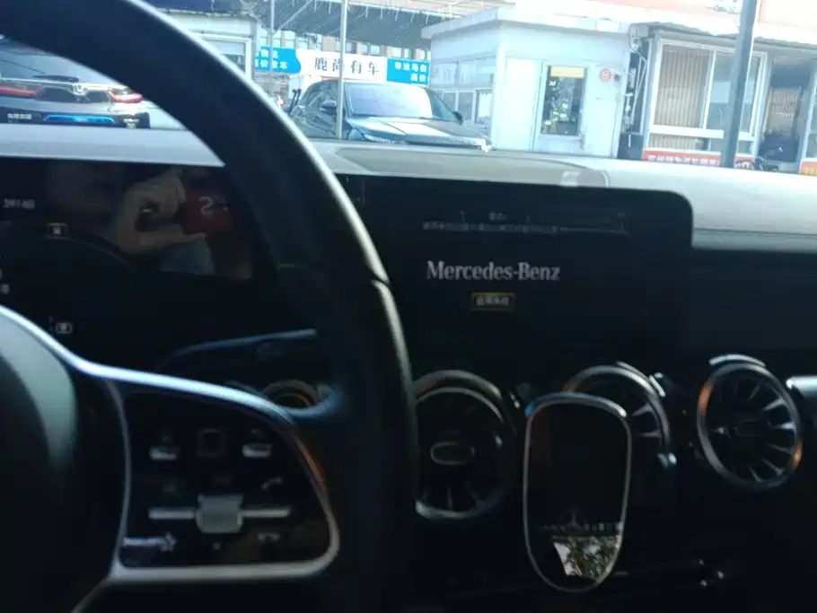 Mercedes-Benz EQB — миниатюра 13