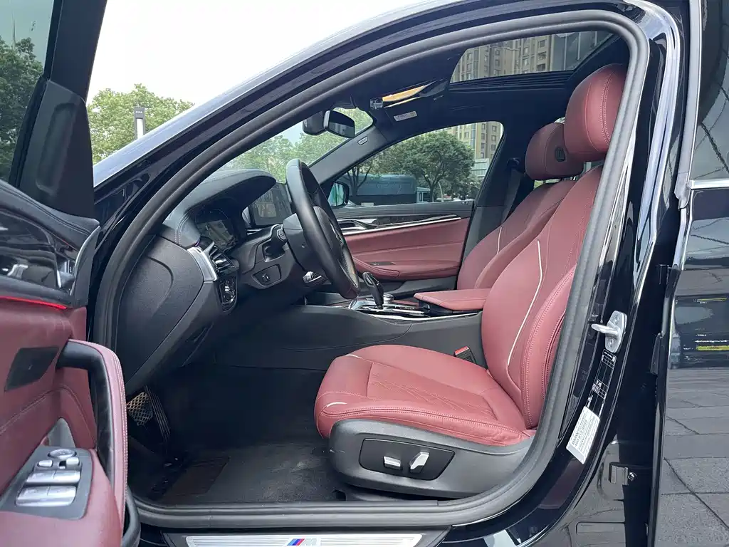 BMW 5 Series — миниатюра 14