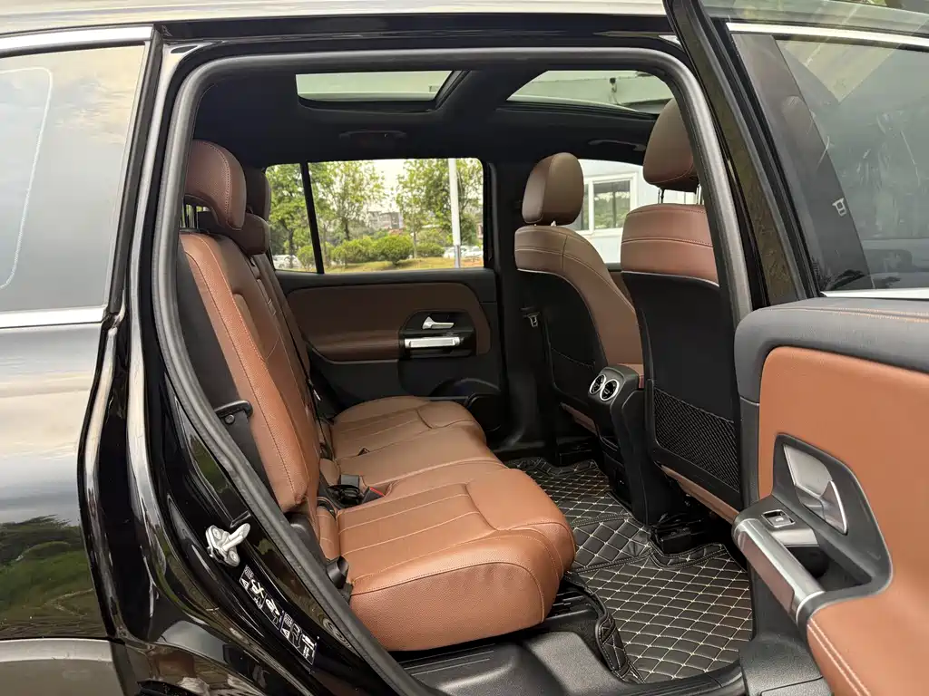 Mercedes-Benz GLB — миниатюра 17