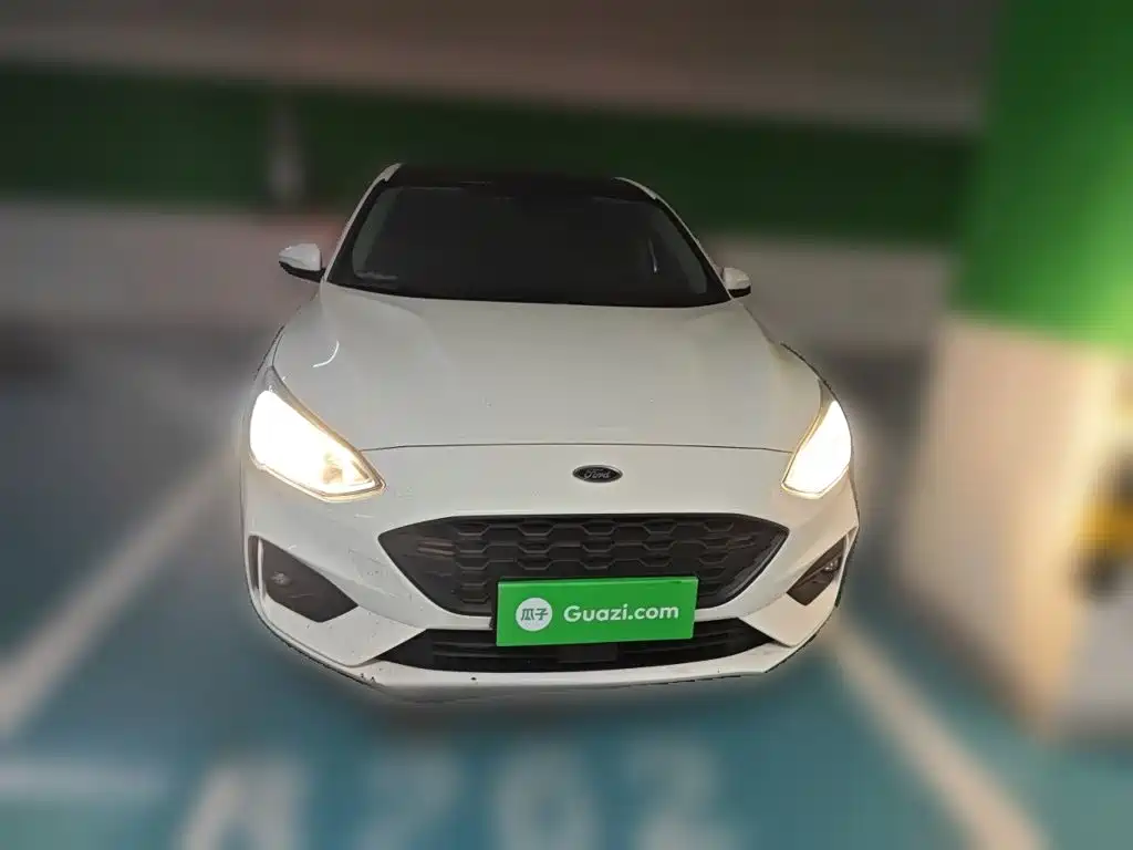 Ford Focus 2020 EcoBoost 180 AT