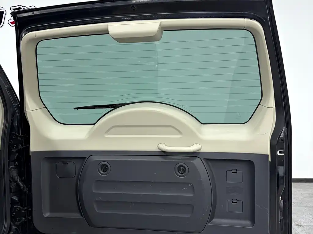 Mitsubishi Pajero (Import) — миниатюра 15