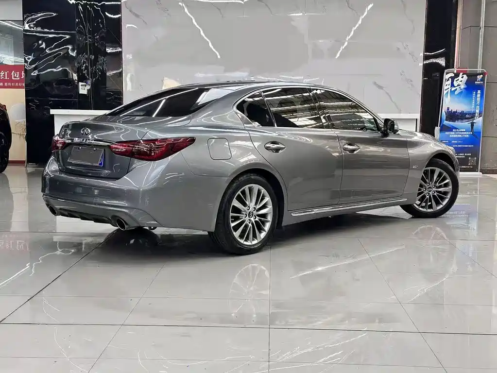 INFINITI Q50L