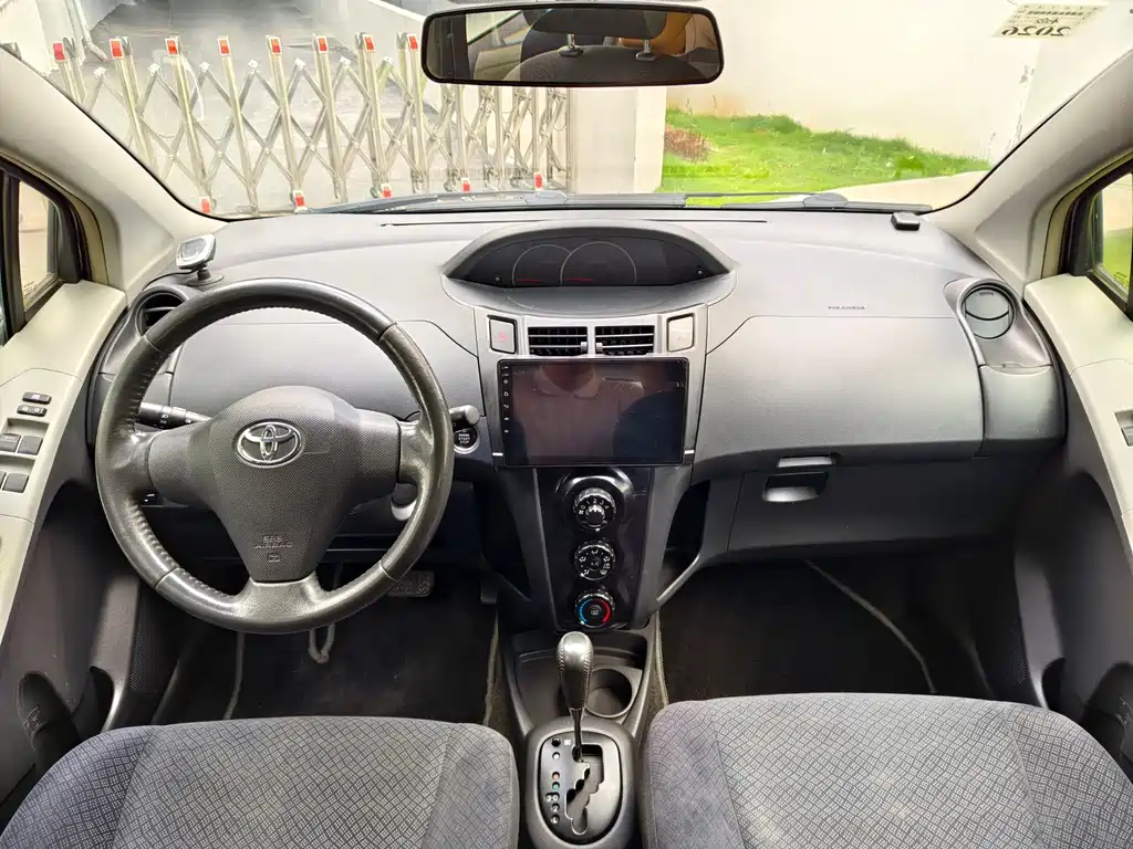 Toyota Yaris — миниатюра 5