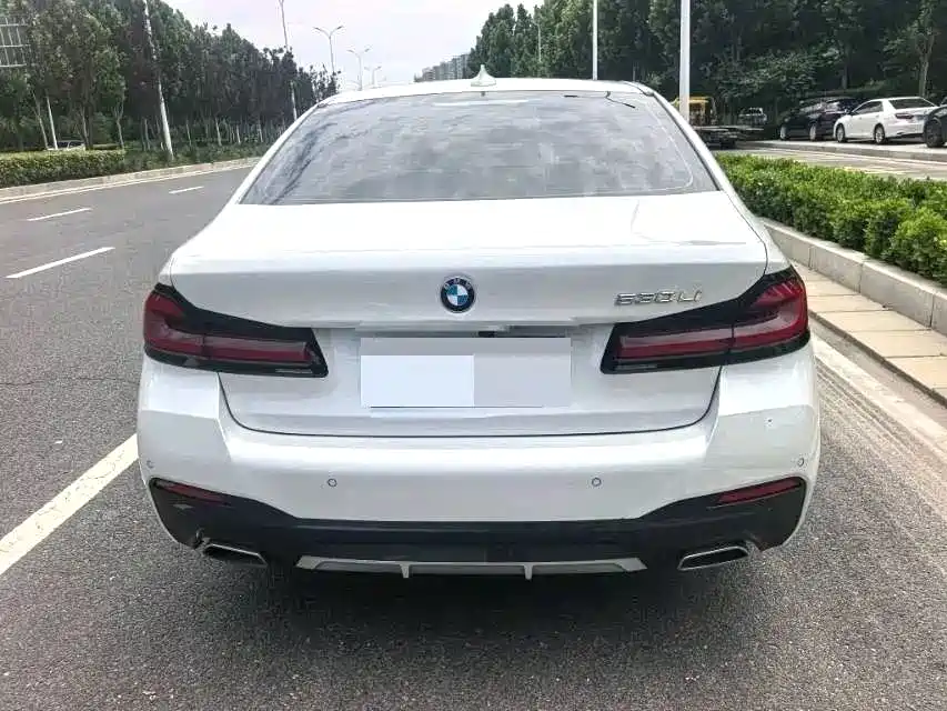 BMW 5 Series — миниатюра 6