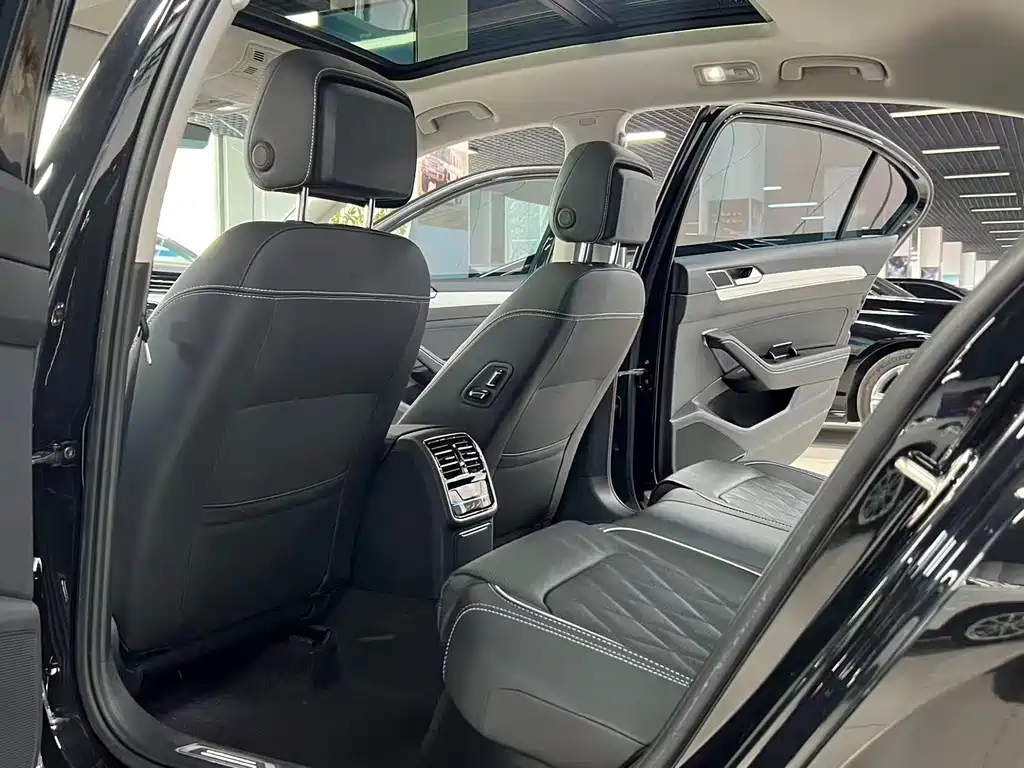 VOLKSWAGEN MAGOTAN GTE PLUG IN HYBRID