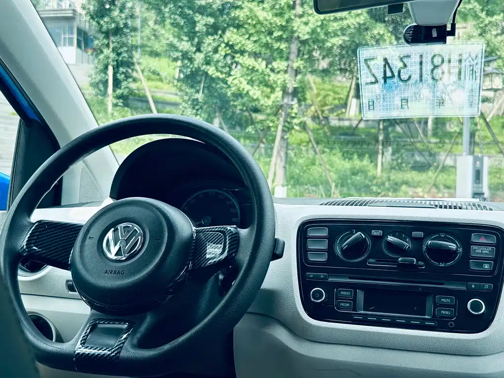 Volkswagen up! 2015 1.0L move up!