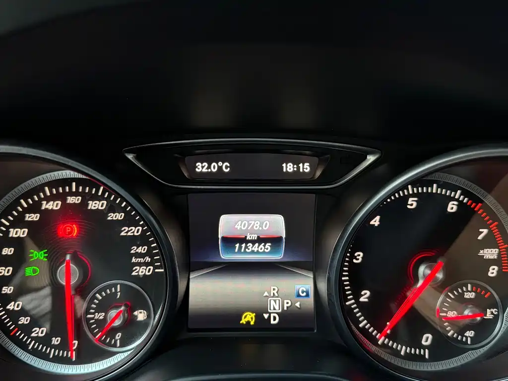 Mercedes-Benz GLA — миниатюра 8