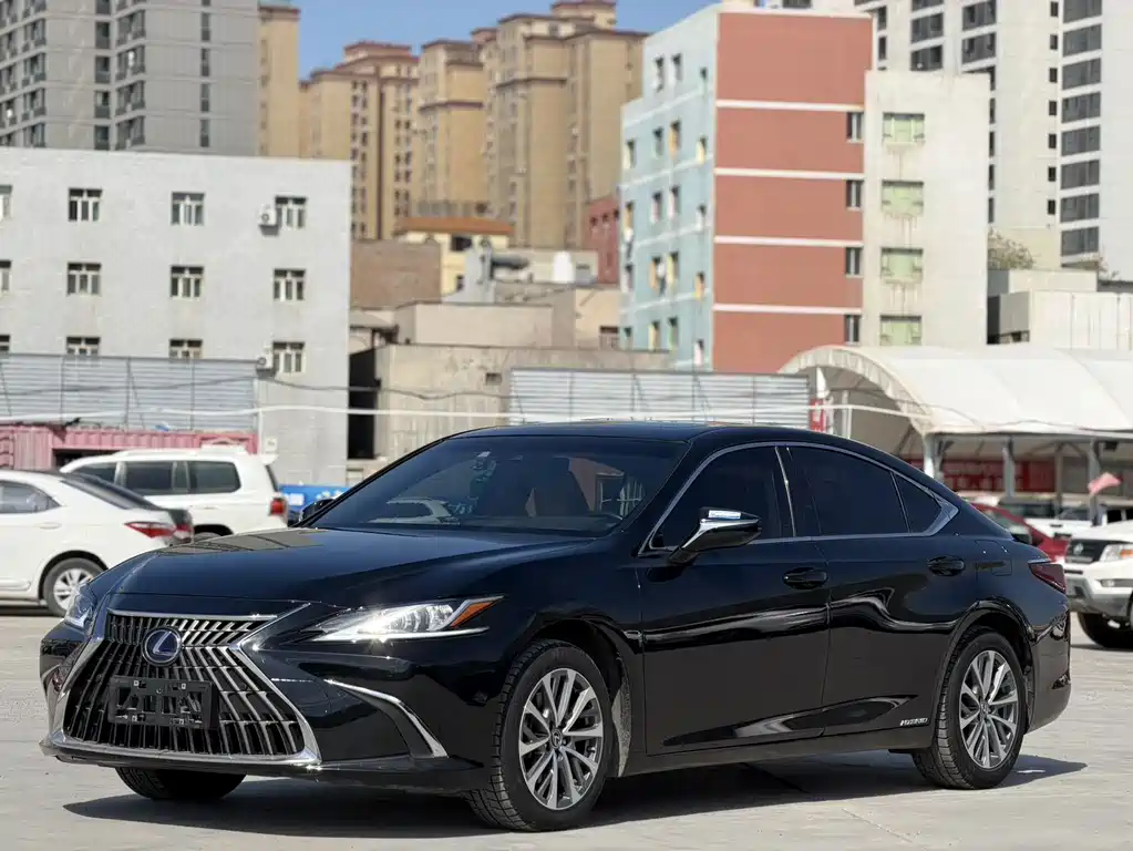 Lexus ES 2022