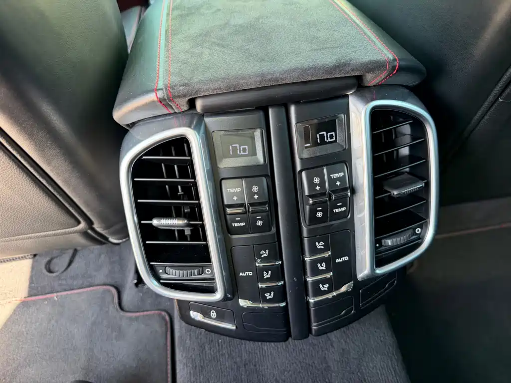 Porsche Cayenne — миниатюра 20