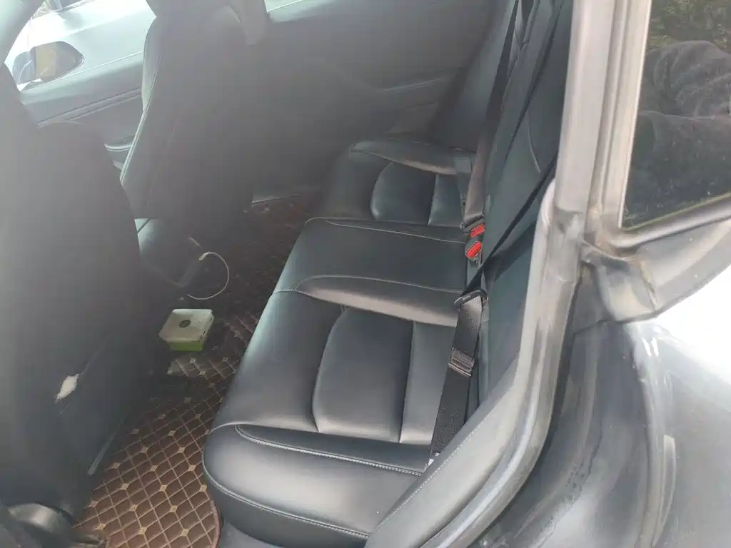 Tesla Model 3 — миниатюра 18