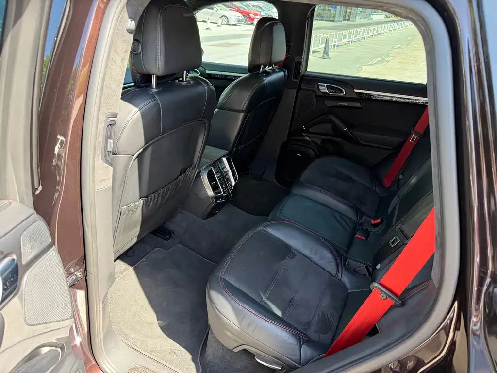 Porsche Cayenne — миниатюра 19