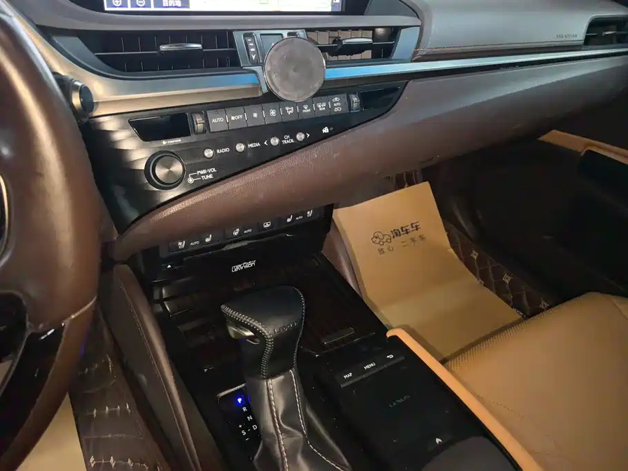 Lexus ES — миниатюра 16