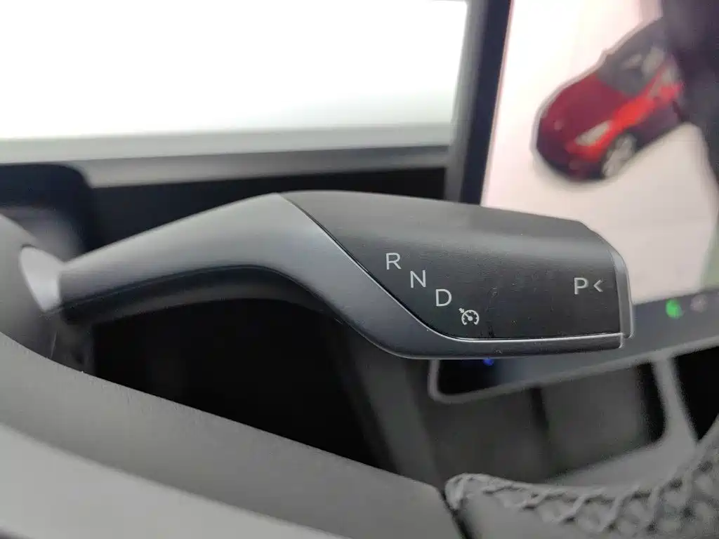 Tesla Model Y — миниатюра 13