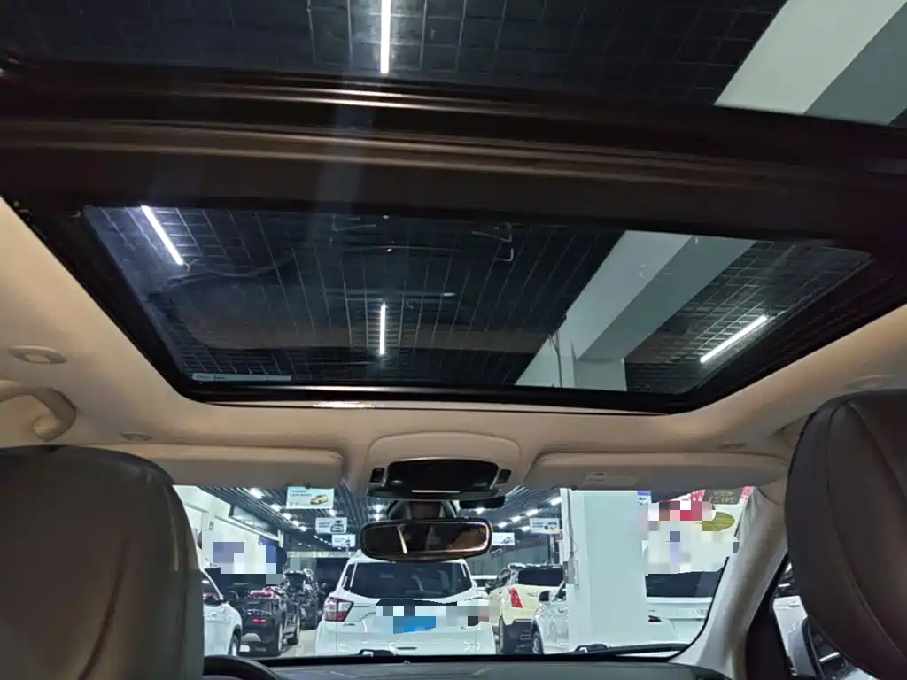 Jeep Grand Commander — миниатюра 18