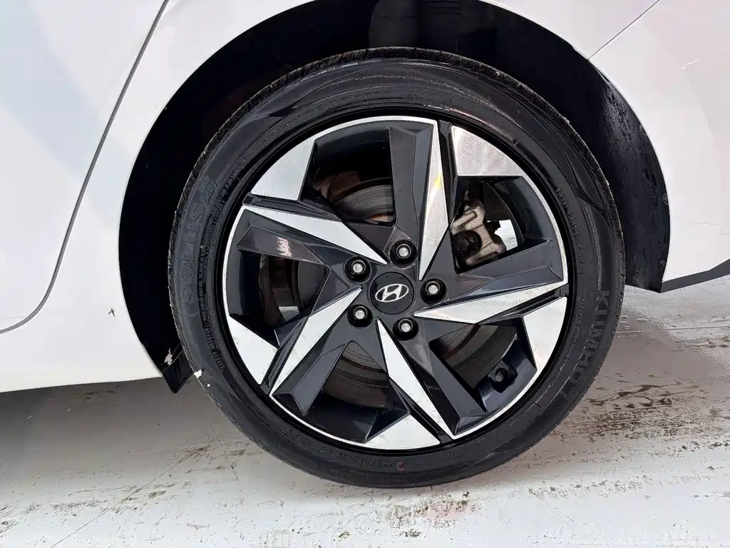 Hyundai Elantra — миниатюра 15