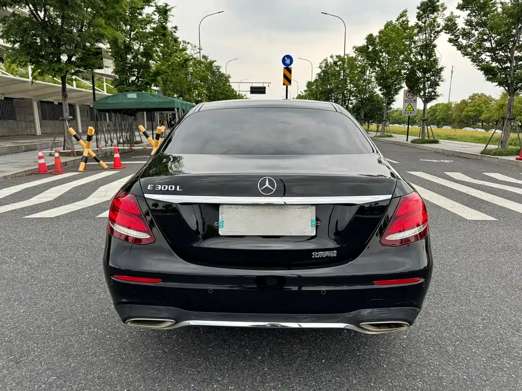 Mercedes-Benz E-Class — миниатюра 5