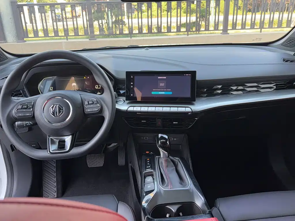 MG MG5 — миниатюра 12