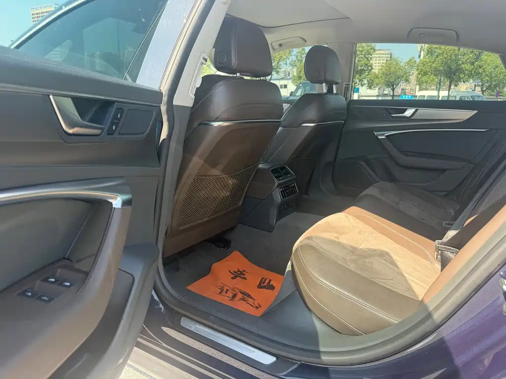 Audi A7L — миниатюра 9