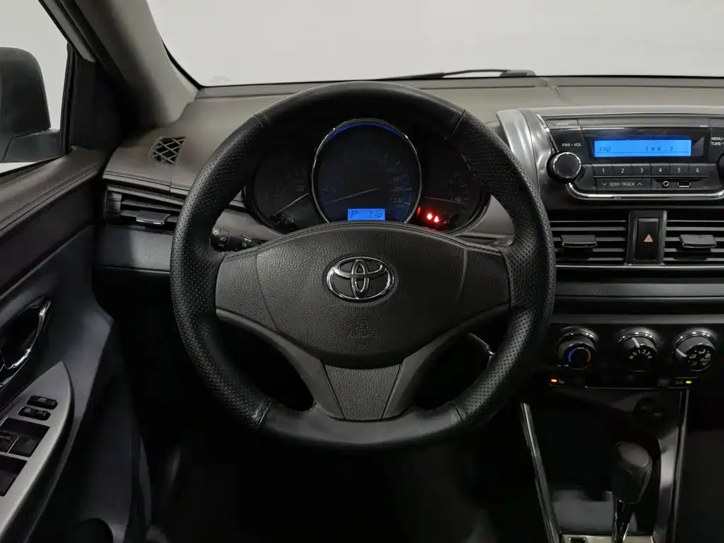 Toyota Yaris L — миниатюра 11