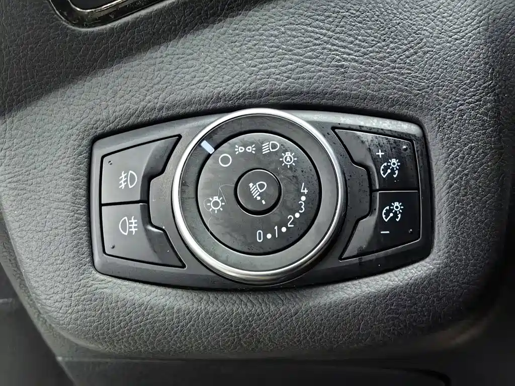 Ford Kuga — миниатюра 21