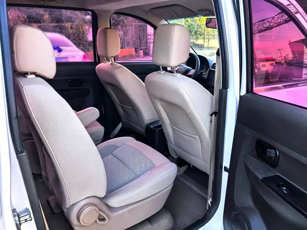 Wuling Hongguang — миниатюра 14