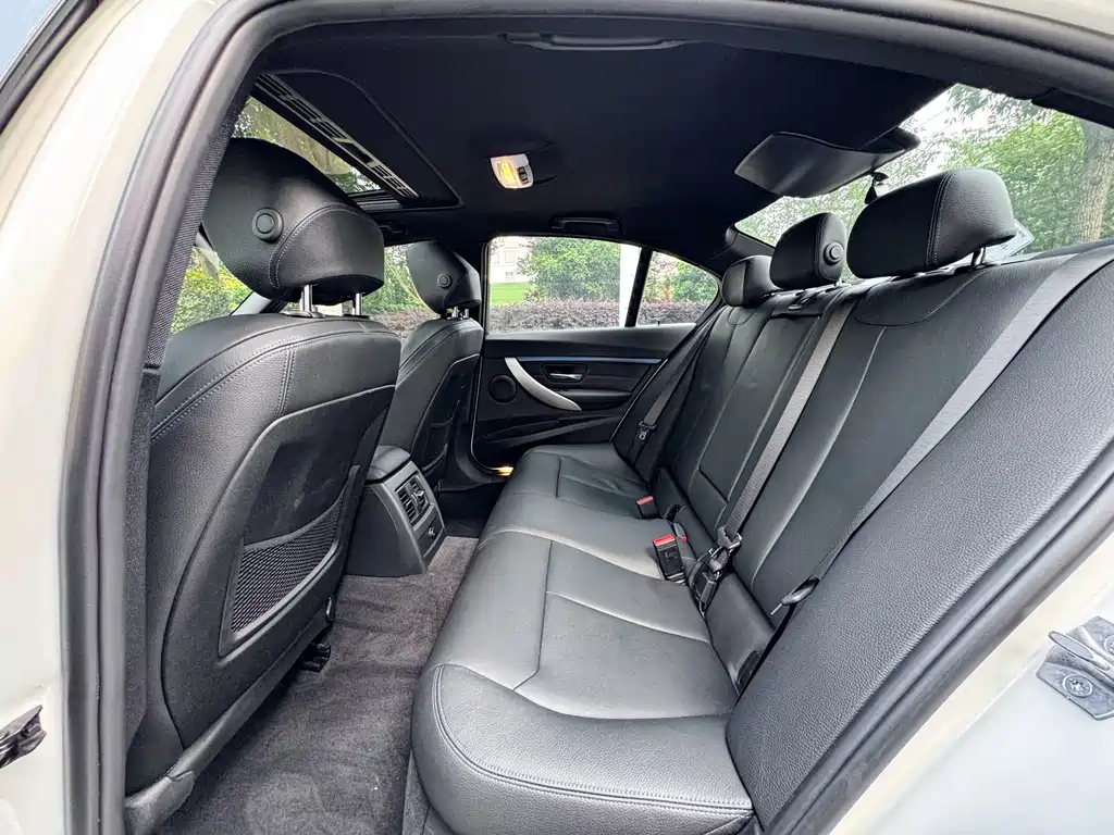 BMW 3 Series - фото 13
