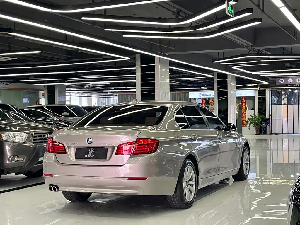 BMW 5 Series — миниатюра 17