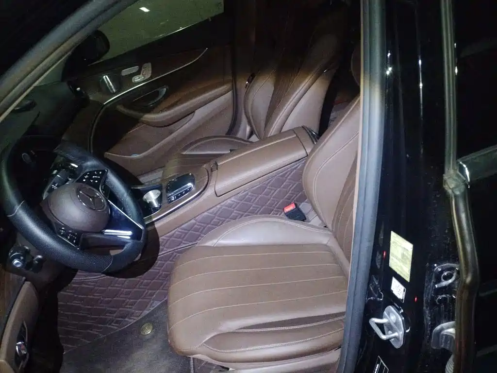 Mercedes-Benz E-Class — миниатюра 11